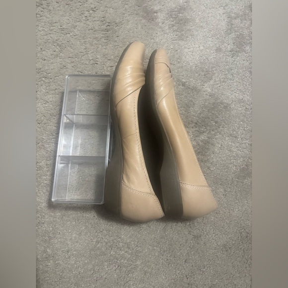 Clarks Women's Cream Loafers Size 9.5 - Picture 6 of 9